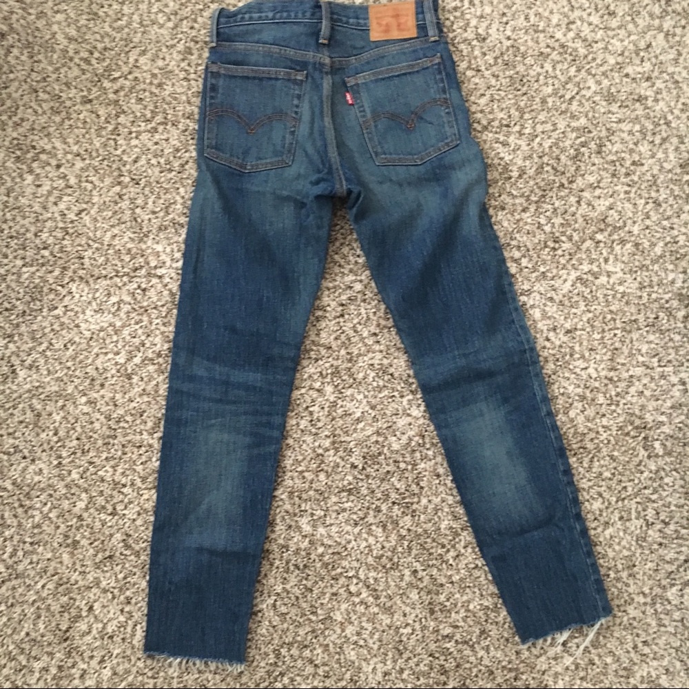 Levi’s Wedgie Icon Blue Jeans in Classic Blue